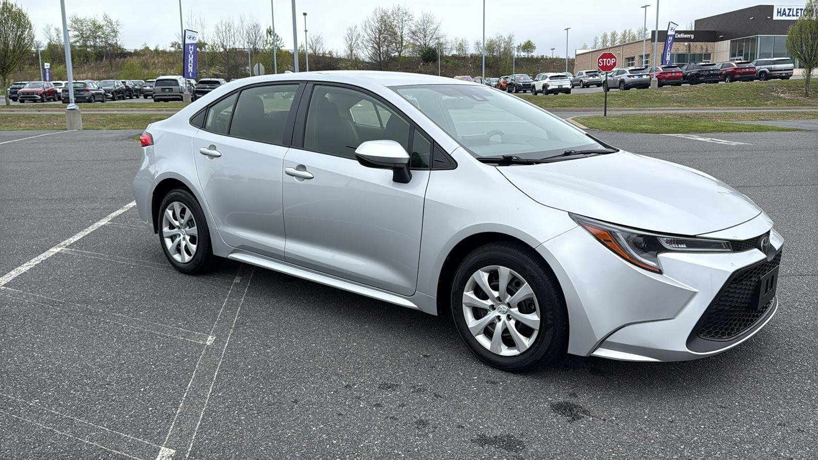 Used 2022 Toyota Corolla LE FWD image 2