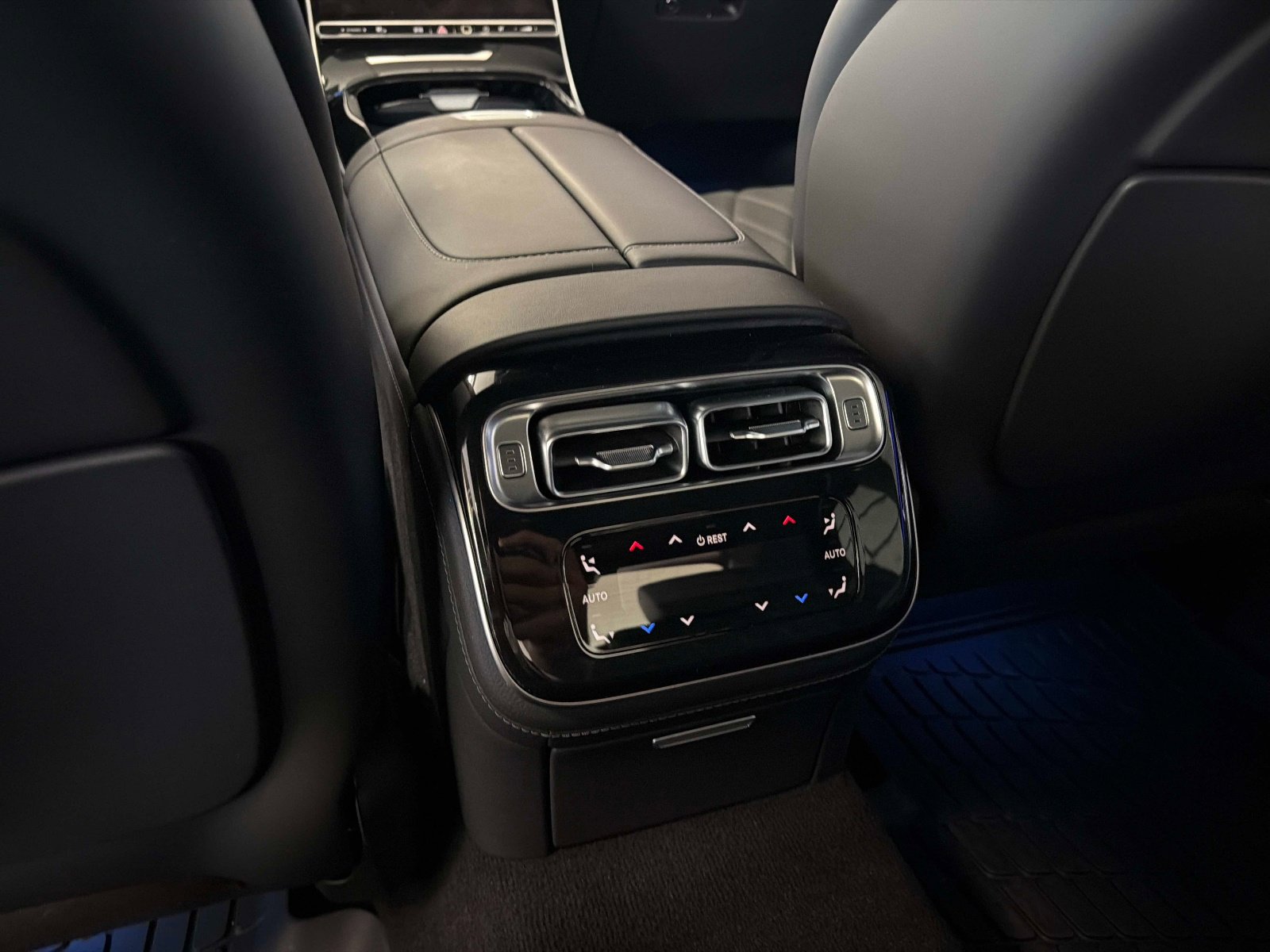 New 2025 Mercedes-Benz S 580 4MATIC Sedan image 10