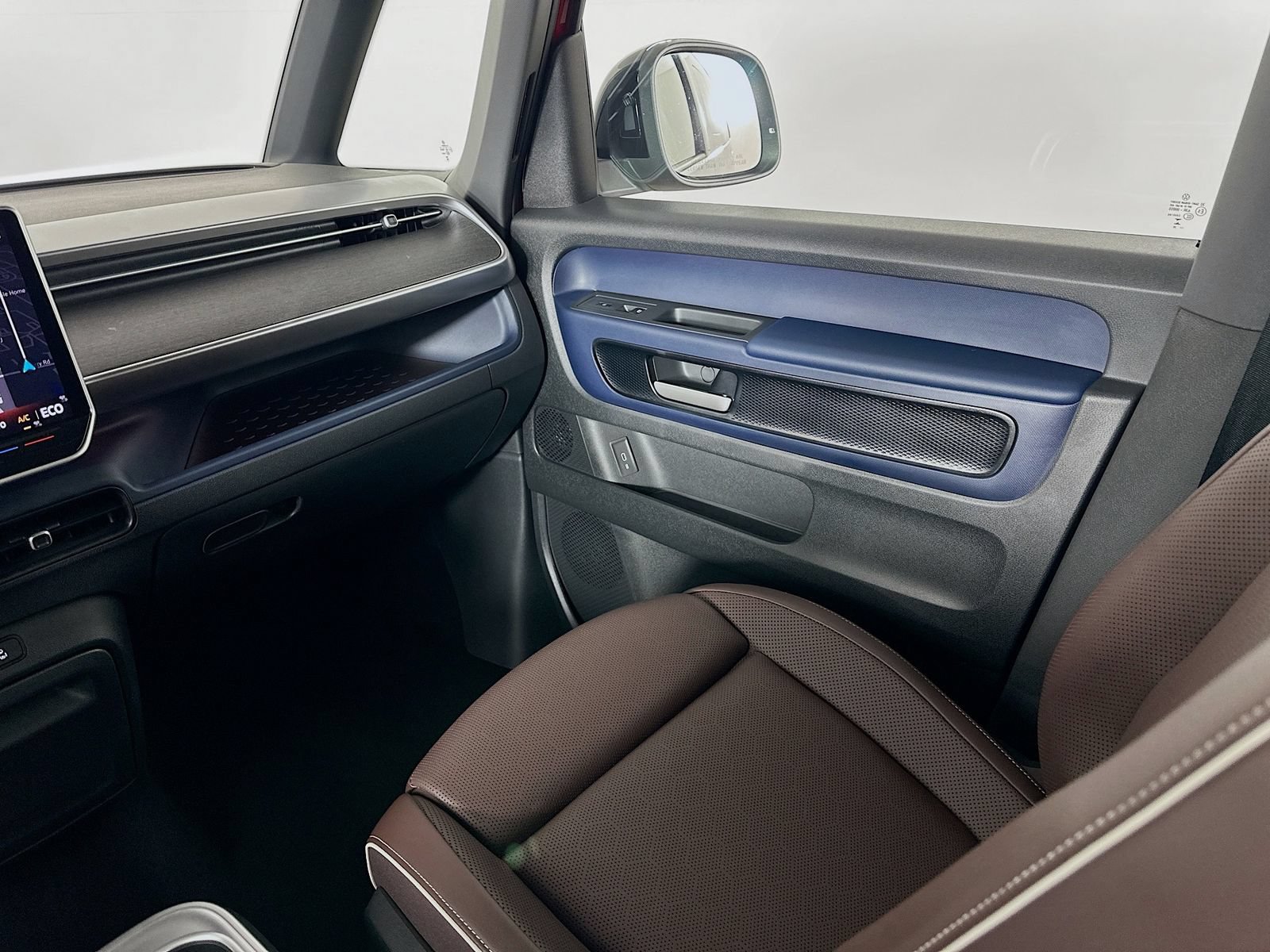 New 2025 Volkswagen ID. Buzz Pro S Plus AWD/4WD image 21
