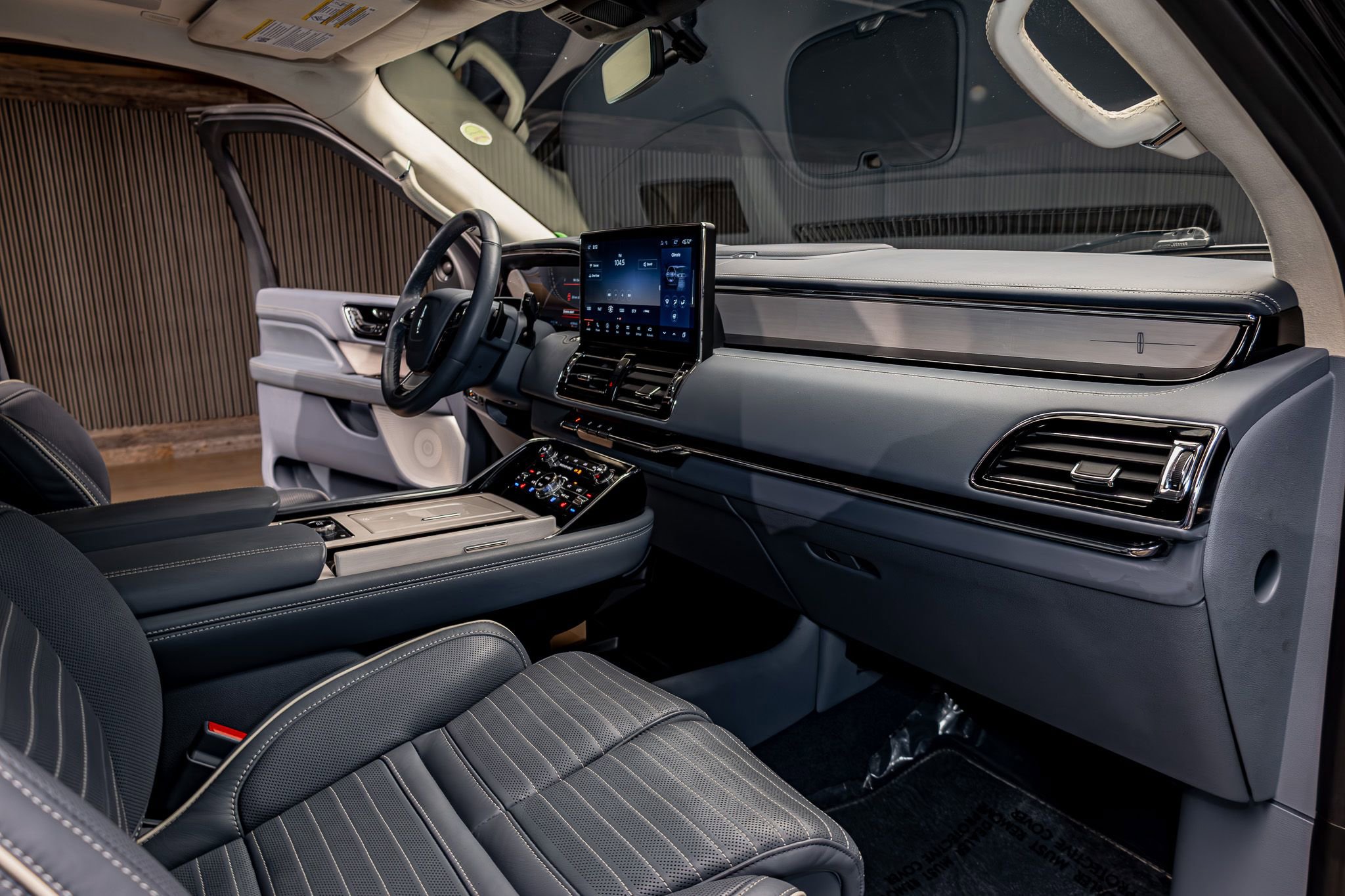 Used 2024 Lincoln Navigator Black Label image 16