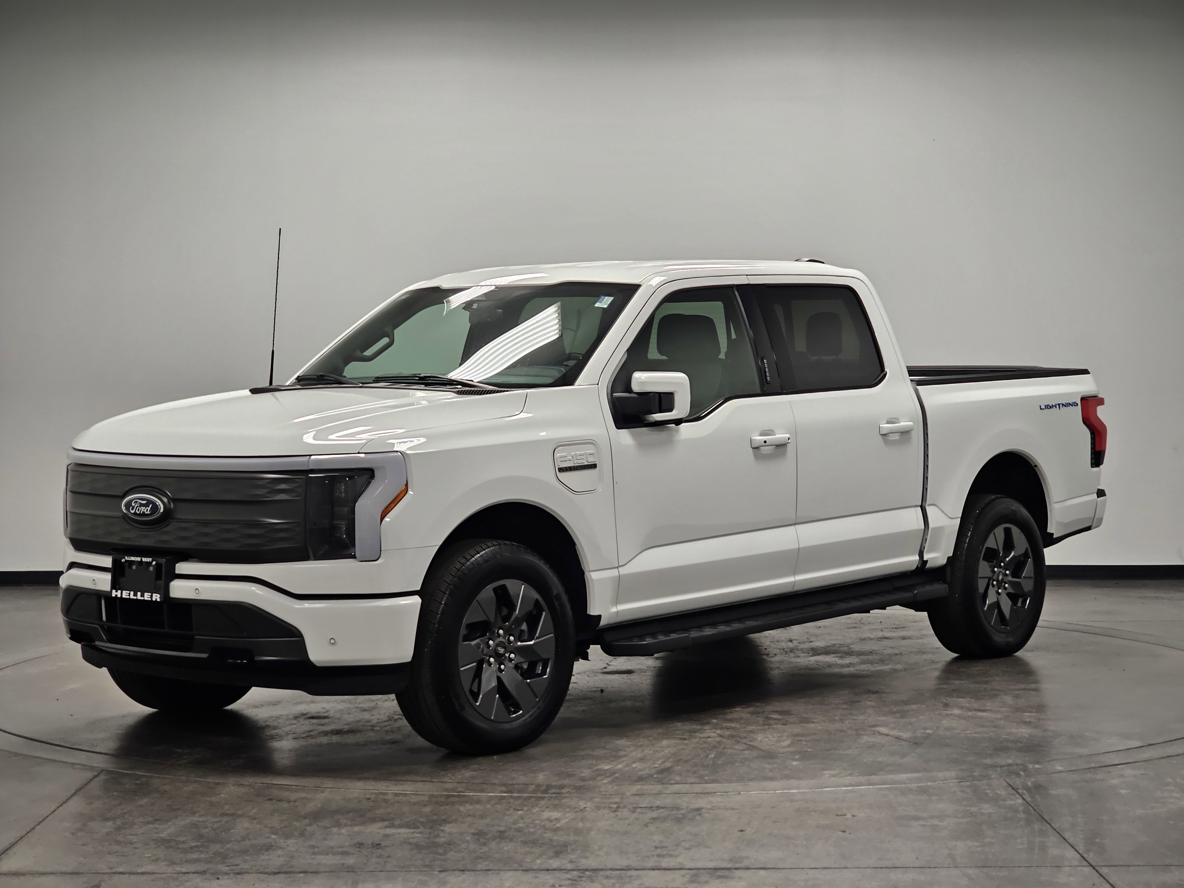 Used 2023 Ford F150 Lightning Lariat image 4