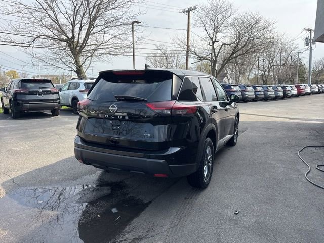 Used 2024 Nissan Rogue S image 2