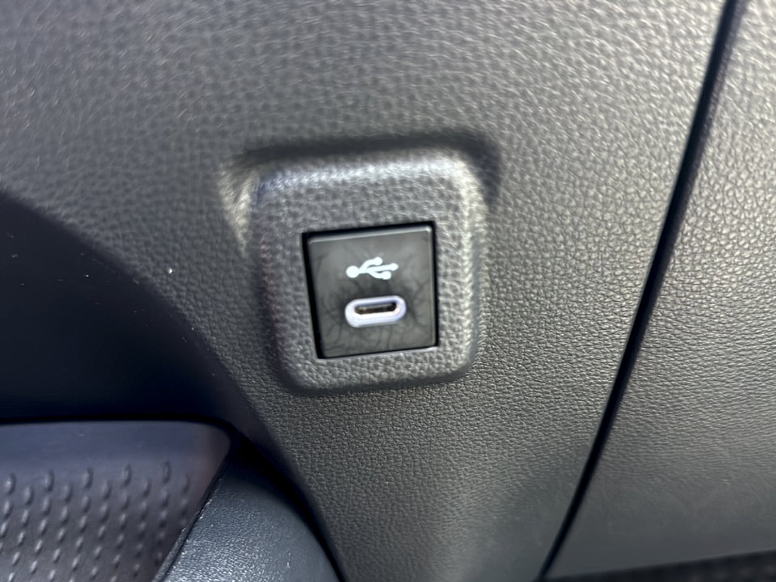 Used 2025 Toyota Corolla LE FWD image 12