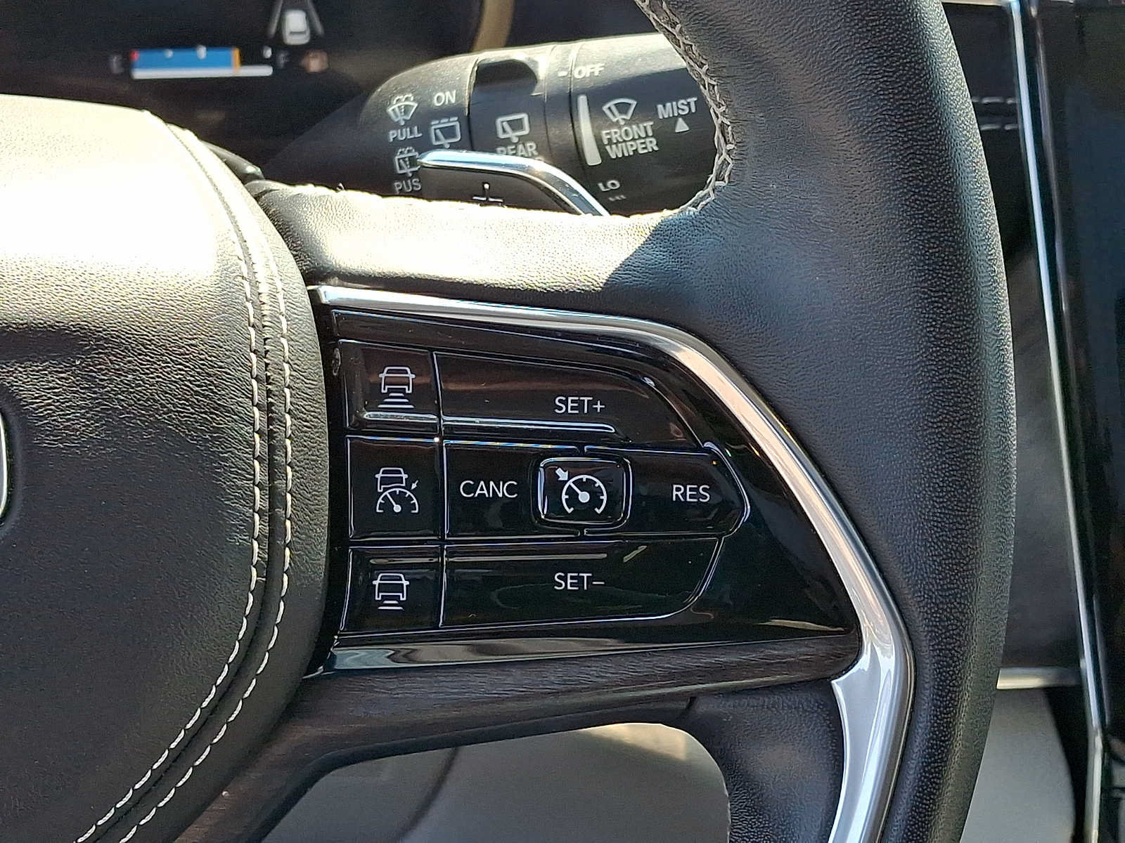 Certified 2022 Jeep Grand Cherokee L Overland w/ Luxury Tech Group IV AWD/4WD image 27