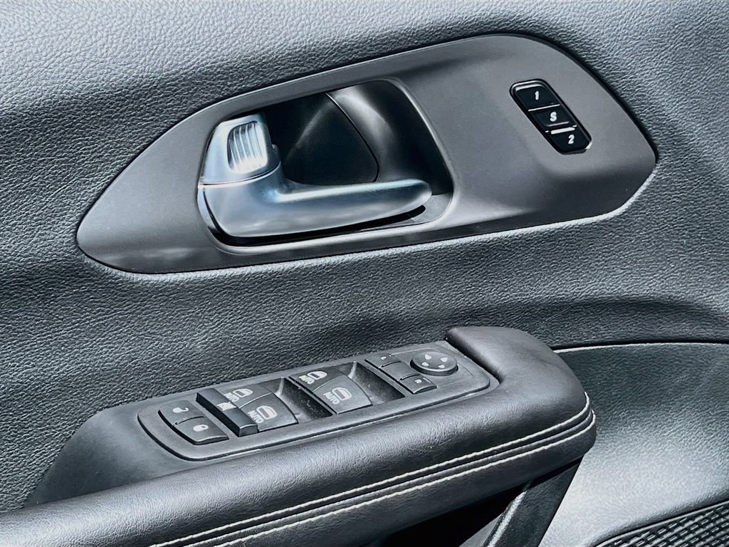 Used 2026 Chrysler Pacifica Select FWD image 17