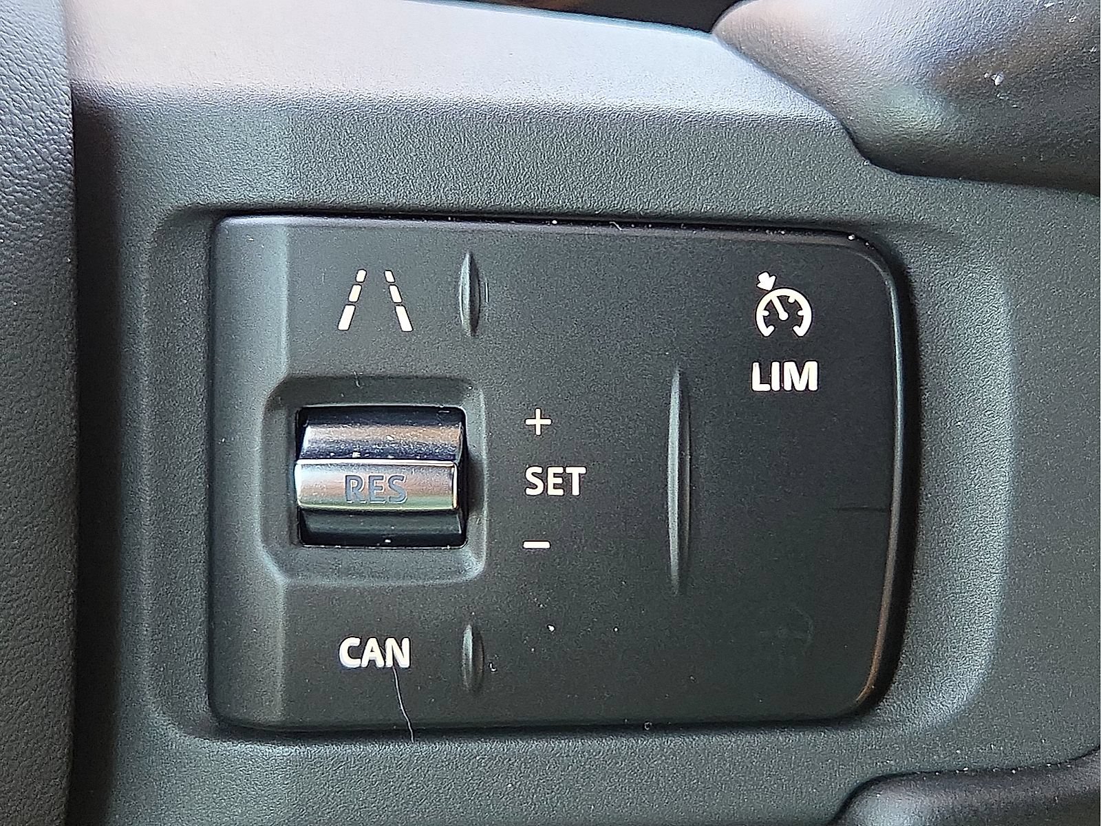 Used 2023 Land Rover Defender 110 X-Dynamic SE AWD/4WD image 21