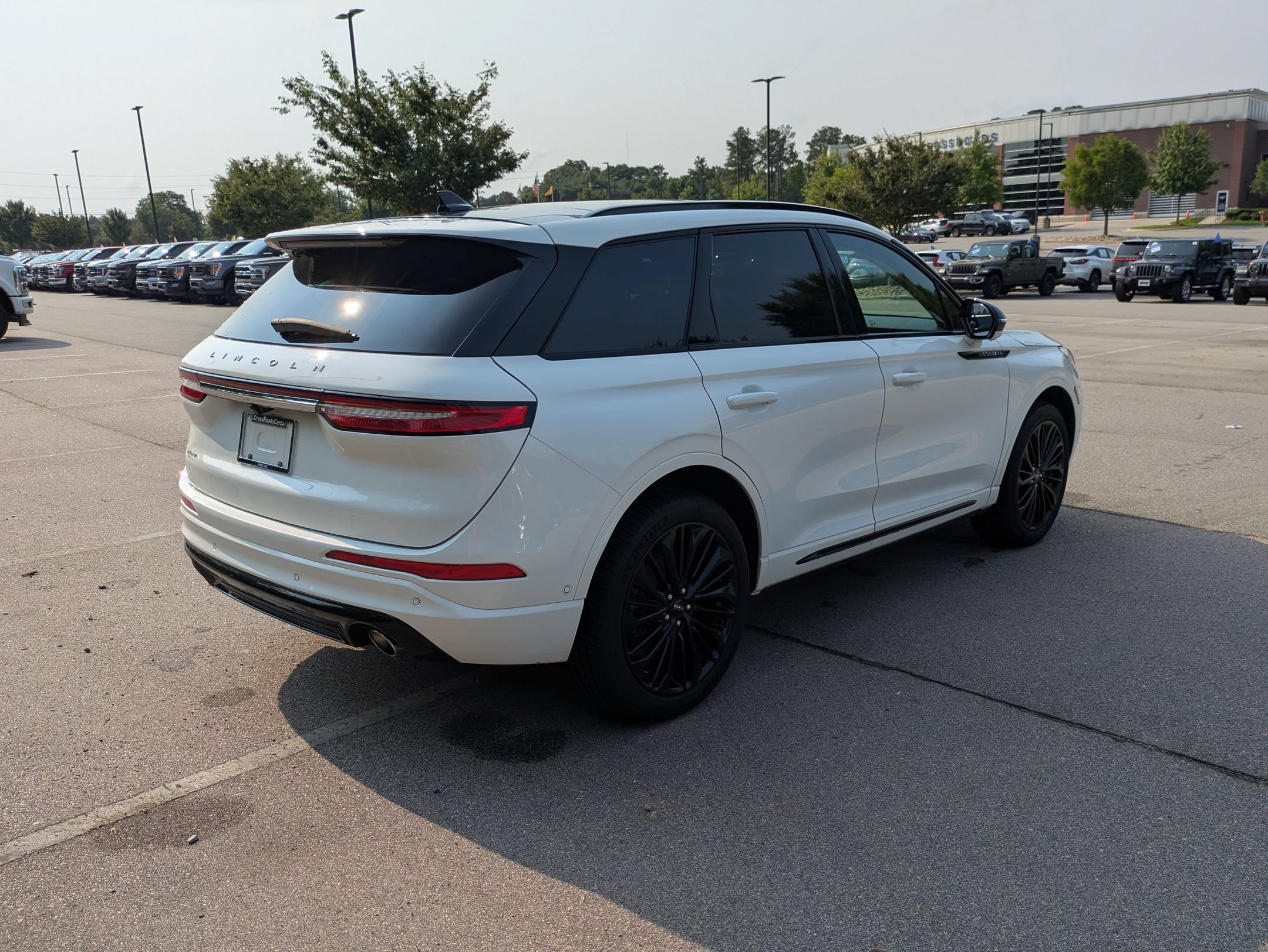 Used 2023 Lincoln Corsair Reserve w/ Equipment Group 202A AWD/4WD image 4