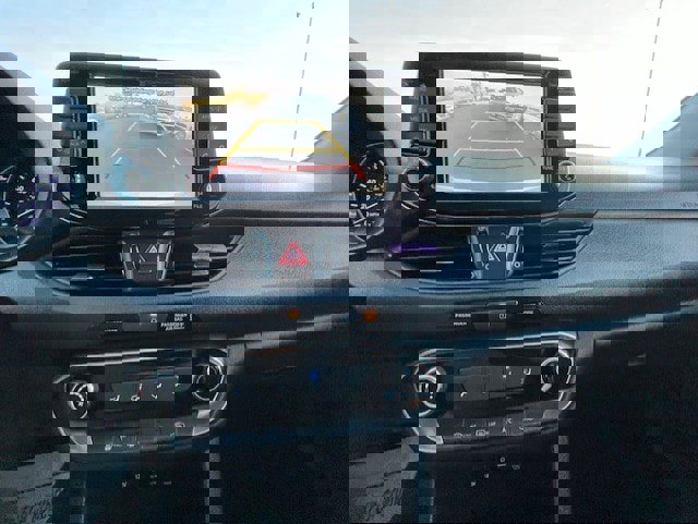 Used 2018 Hyundai Elantra GT image 17