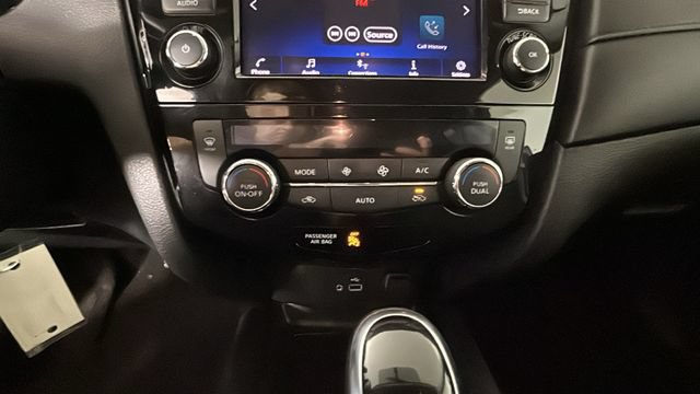 Used 2020 Nissan Rogue S FWD image 21