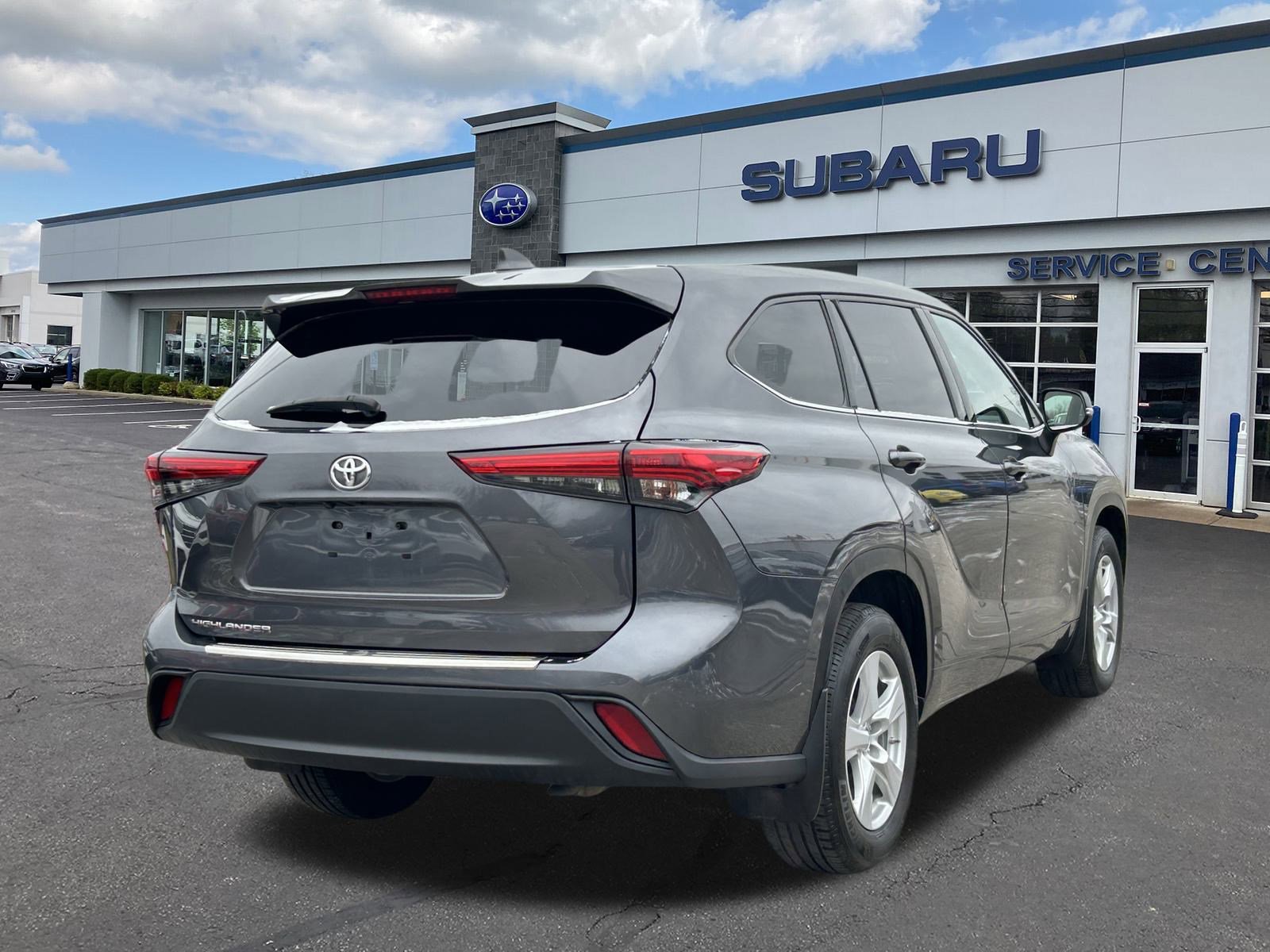 Used 2021 Toyota Highlander L image 7