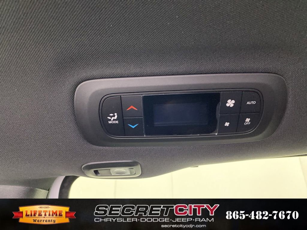 New 2026 Chrysler Pacifica Select image 32