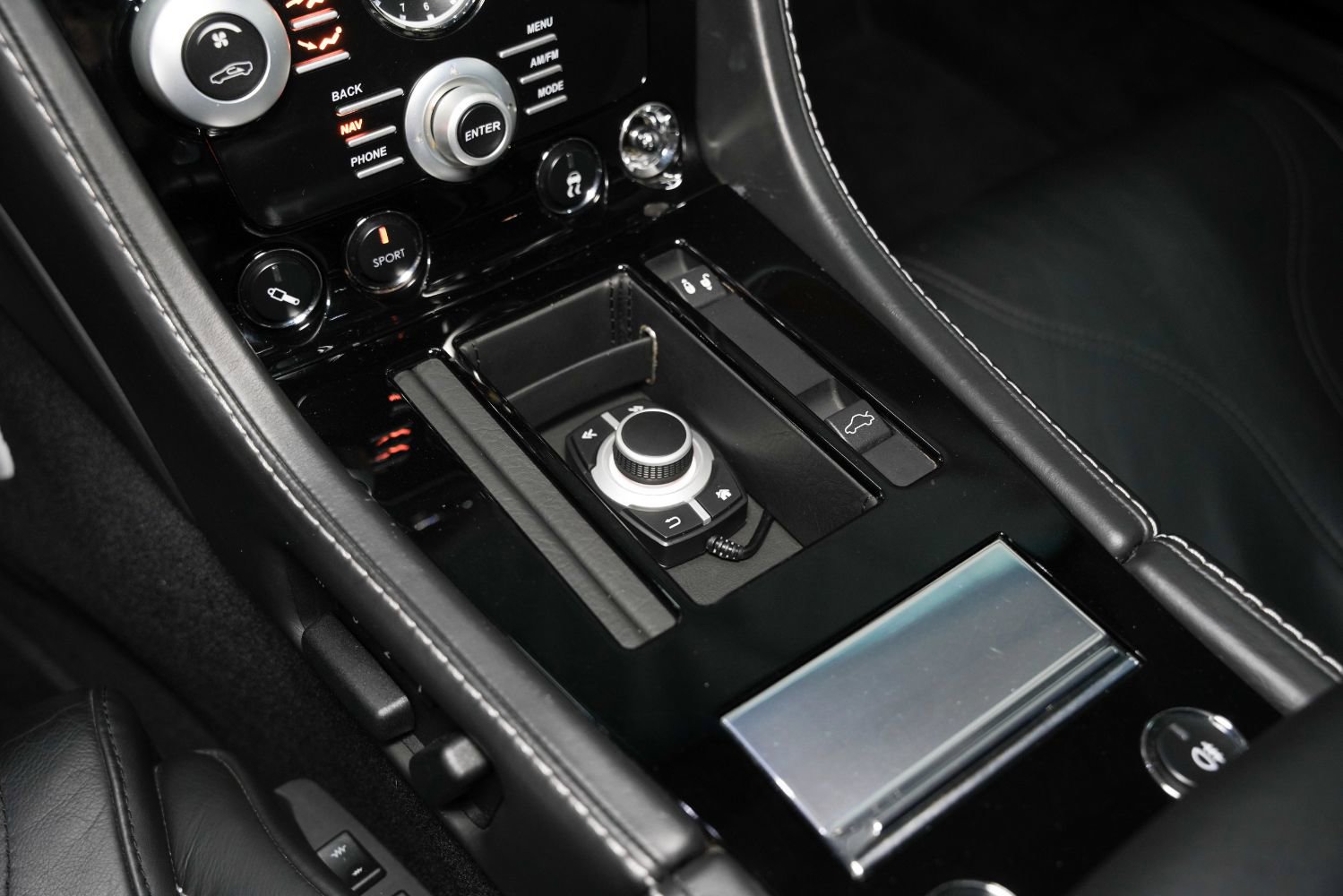 Used 2010 Aston Martin DBS Coupe image 39