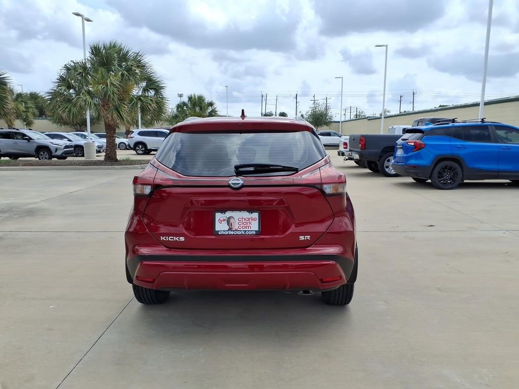 Used 2023 Nissan Kicks SR w/ SR Premium Package FWD image 4