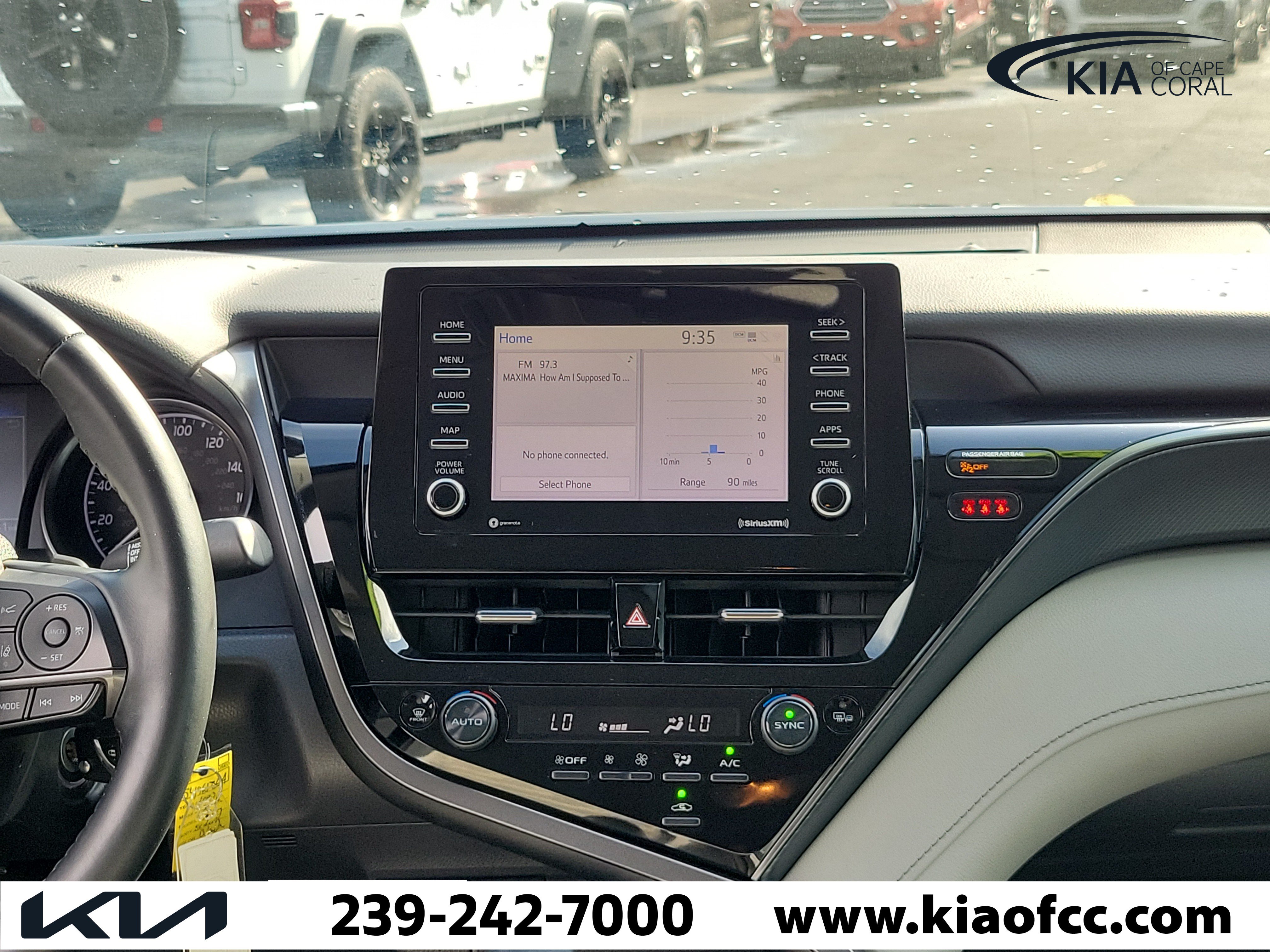 Used 2023 Toyota Camry SE FWD image 18