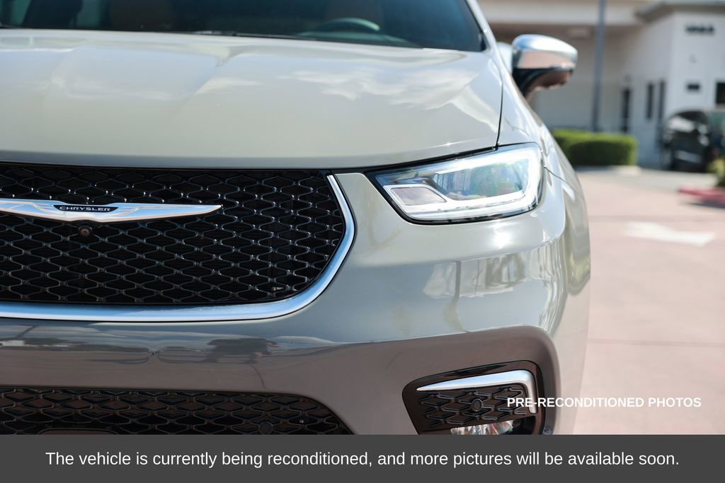 Used 2023 Chrysler Pacifica Pinnacle image 5
