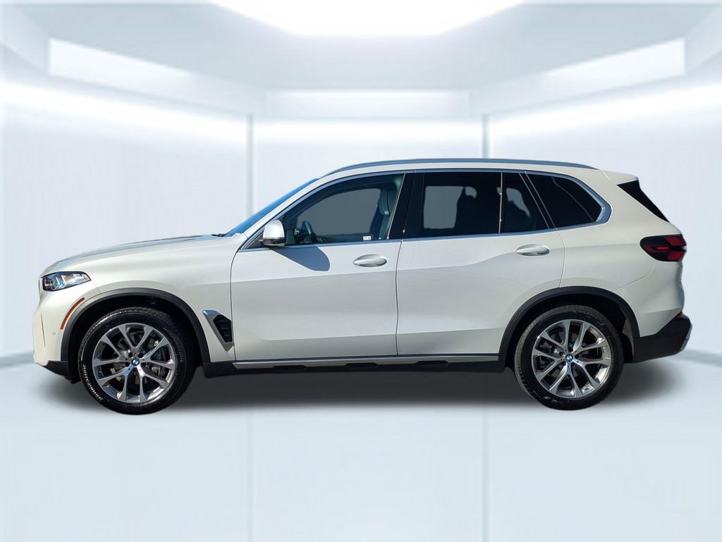 Used 2025 BMW X5 xDrive40i w/ Executive Package image 2