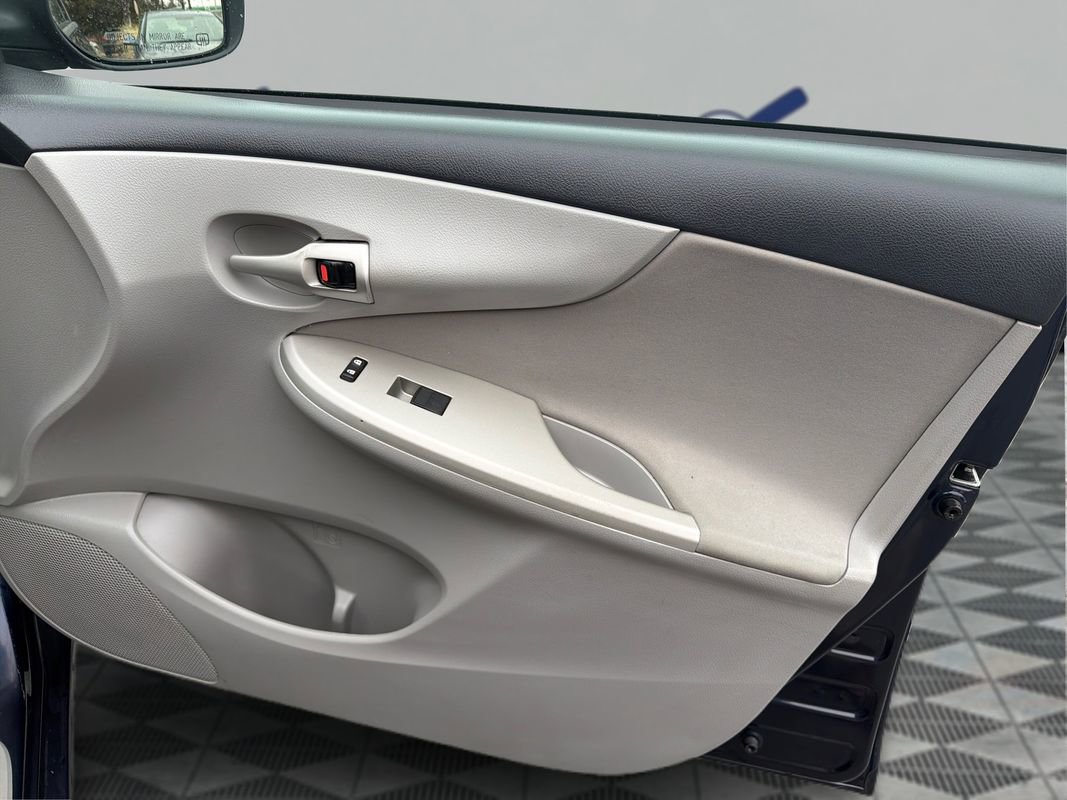 Used 2012 Toyota Corolla LE image 24