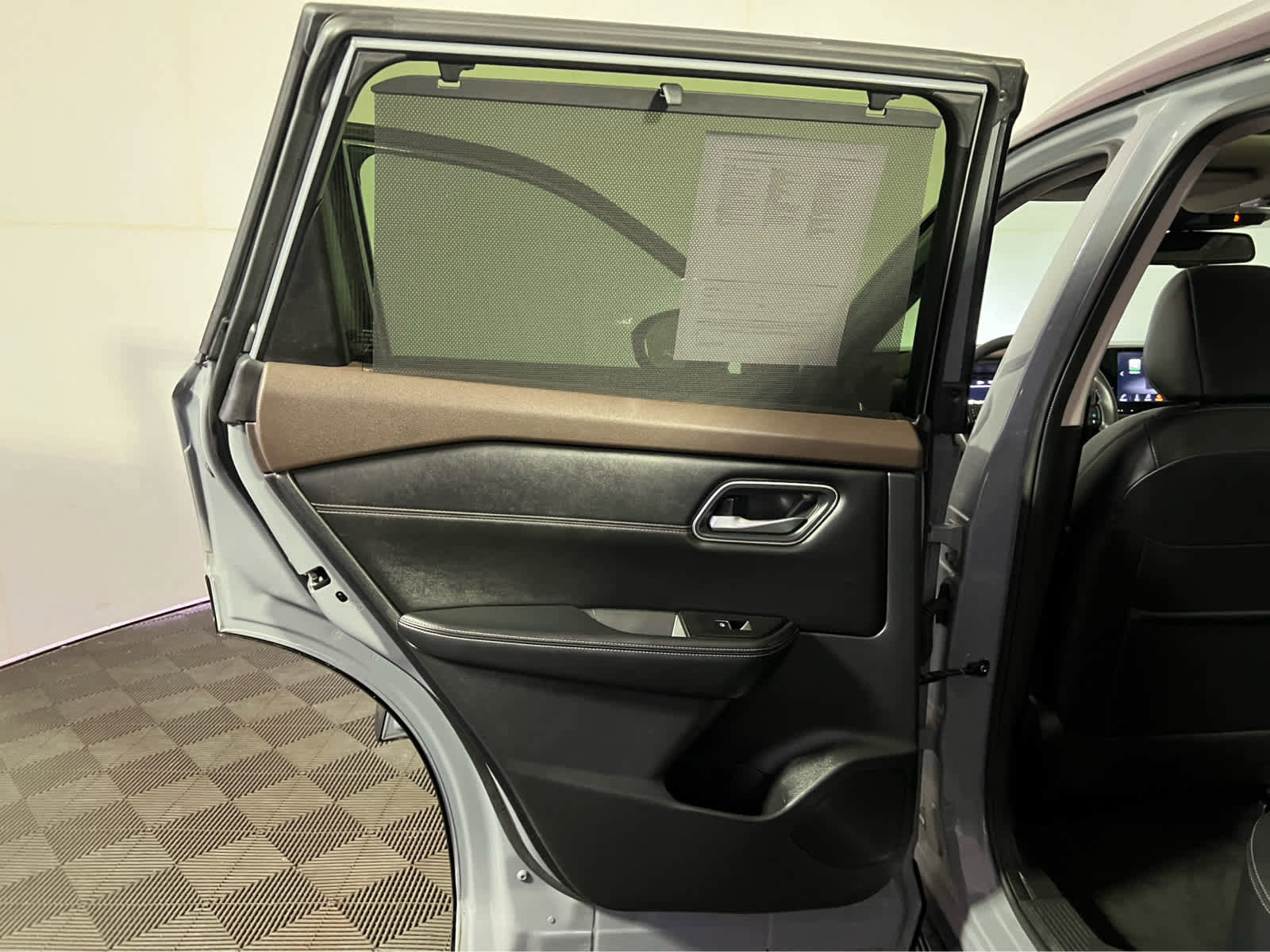 Used 2023 Nissan Rogue Platinum image 25