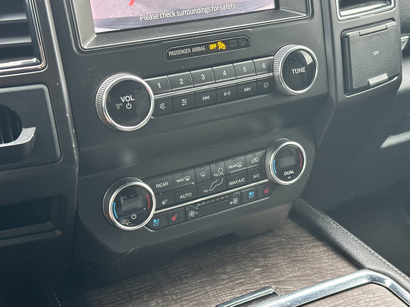 Used 2020 Ford Expedition Limited image 22