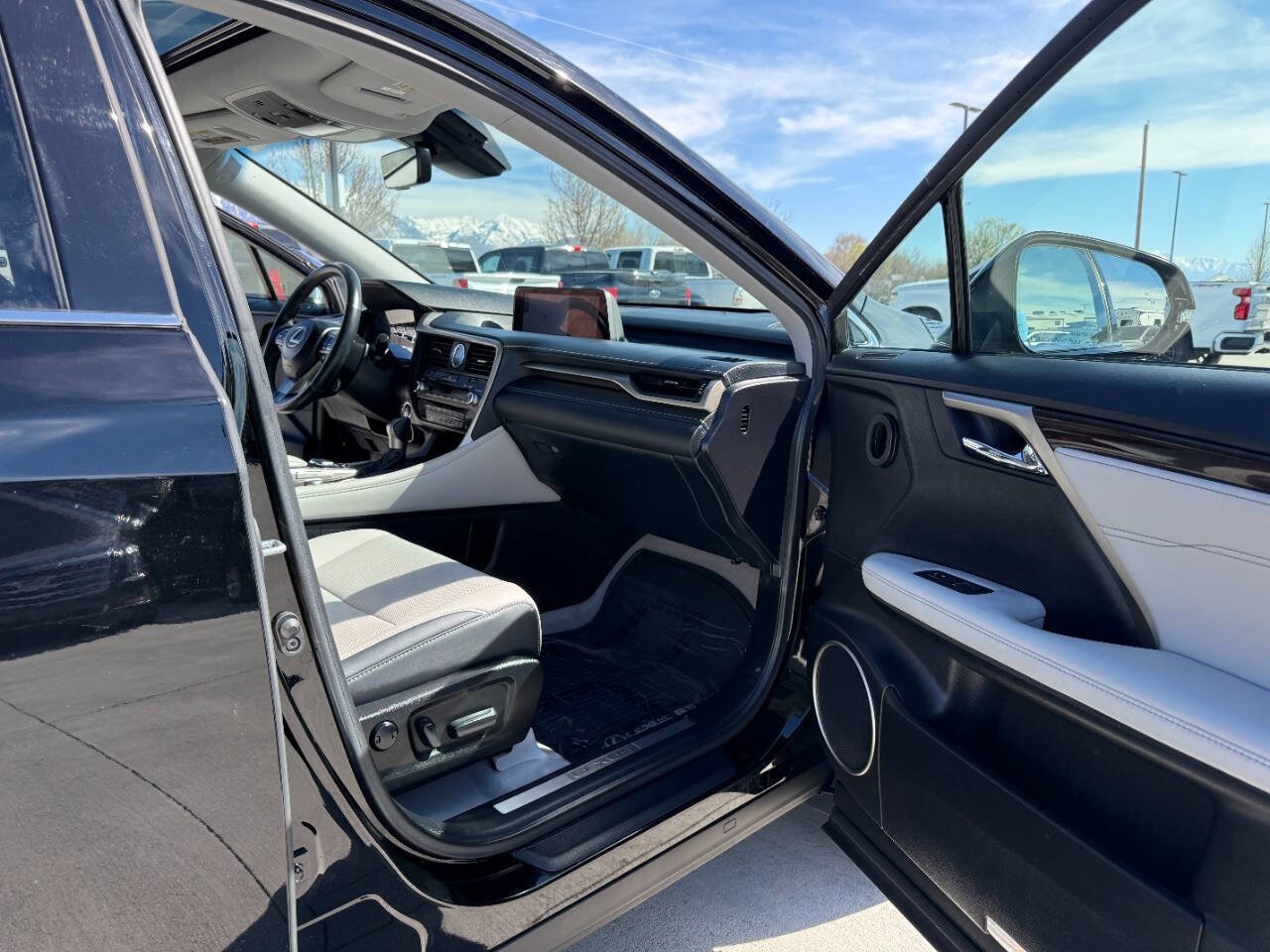 Used 2017 Lexus RX 350 Base AWD 4dr SUV w/ Premium Package image 21