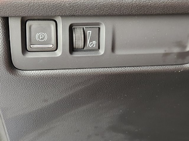 Used 2025 Cadillac XT4 Premium Luxury FWD image 21