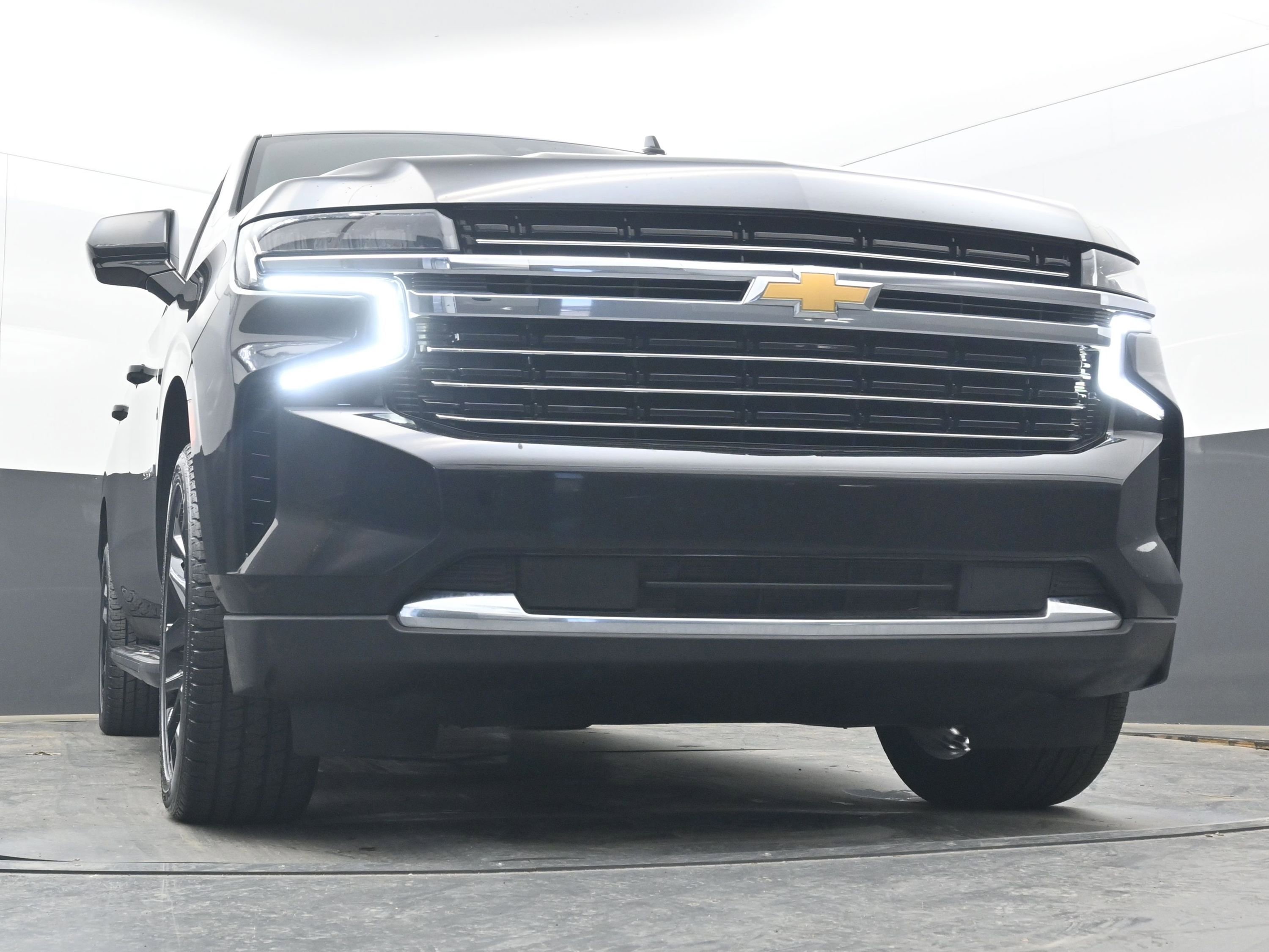 Used 2021 Chevrolet Suburban LT image 24