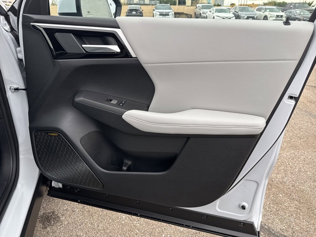 New 2025 Mitsubishi Outlander SE image 31