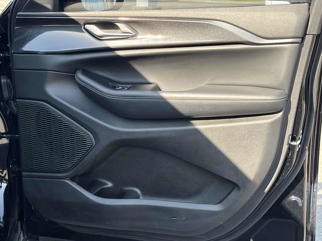 Used 2023 Jeep Grand Cherokee Laredo w/ Luxury Tech Group I image 26