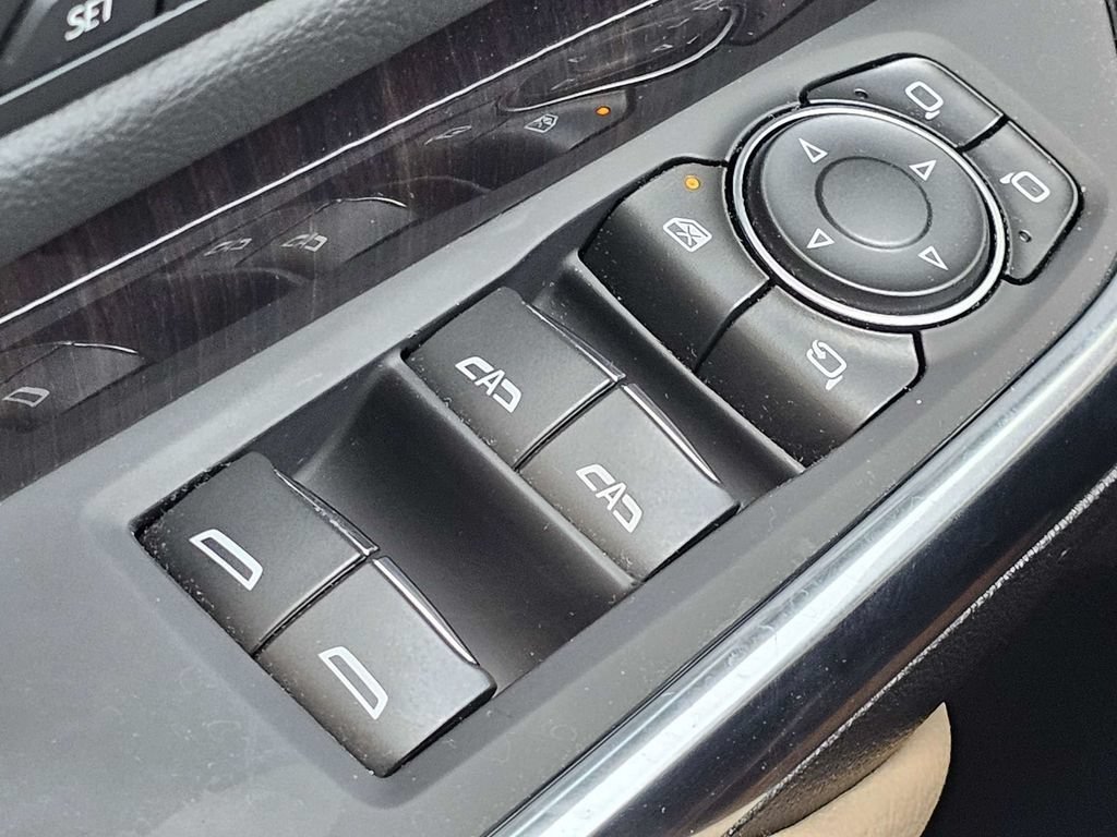 Used 2025 Cadillac XT4 Premium Luxury FWD image 24