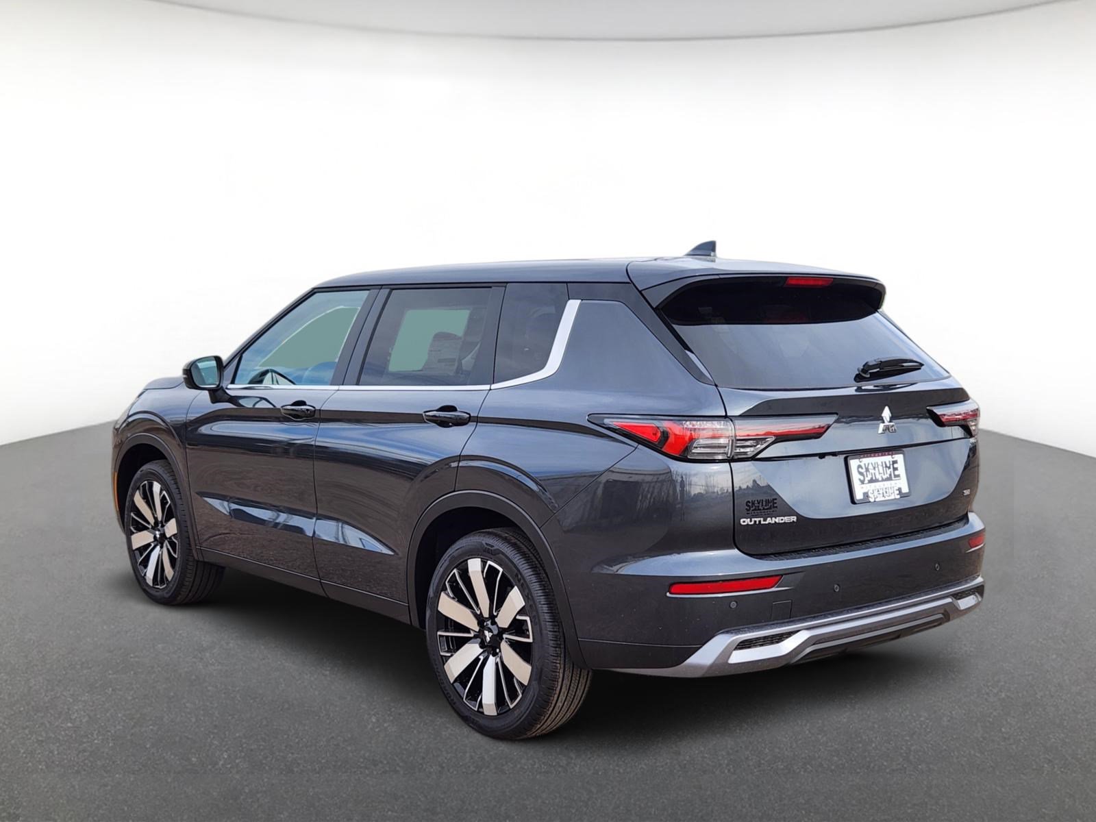 New 2026 Mitsubishi Outlander SE image 4