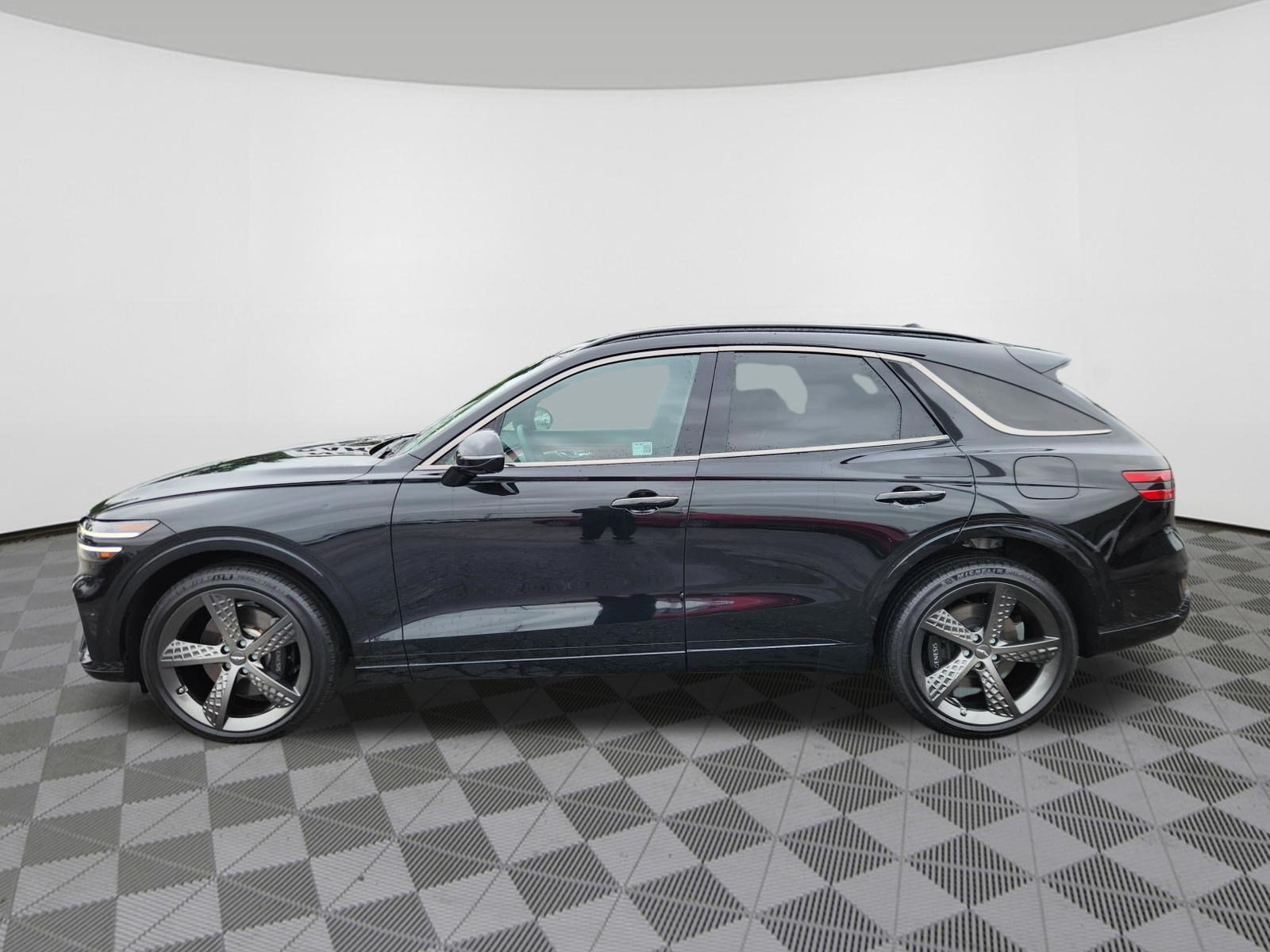 Used 2025 Genesis GV70 3.5T Sport w/ Sport Advanced Package AWD/4WD image 5