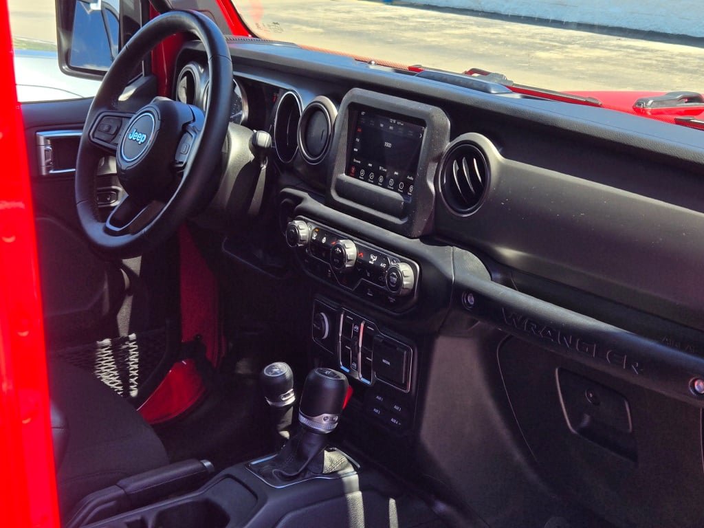 Used 2023 Jeep Wrangler Unlimited w/ Cold Weather Group AWD/4WD image 8