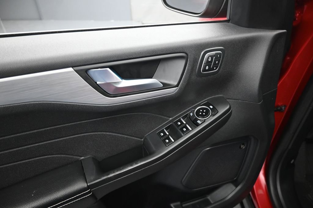 Used 2023 Ford Escape SE w/ PHEV Premium Package FWD image 11