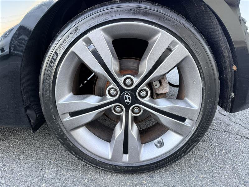 Used 2013 Hyundai Veloster w/ Style Pkg image 9