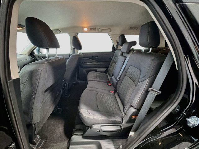 Used 2025 Nissan Pathfinder SV AWD/4WD image 21