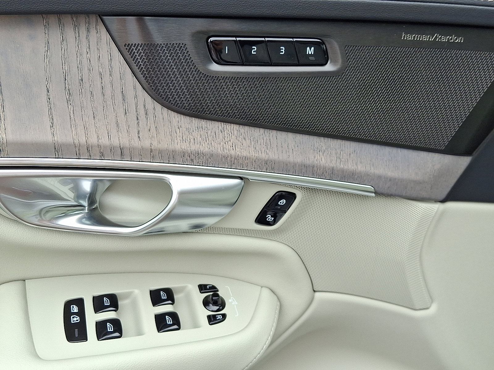 New 2026 Volvo XC90 T8 Ultra image 9