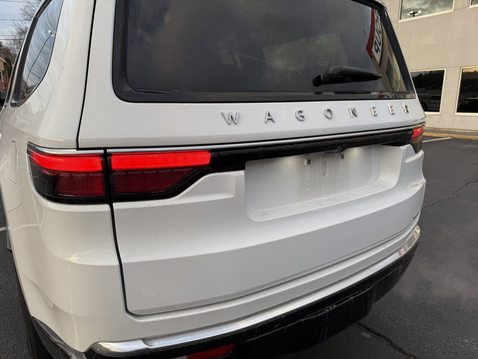 Used 2024 Jeep Wagoneer Series II w/ Flexible Seating Group RWD image 39
