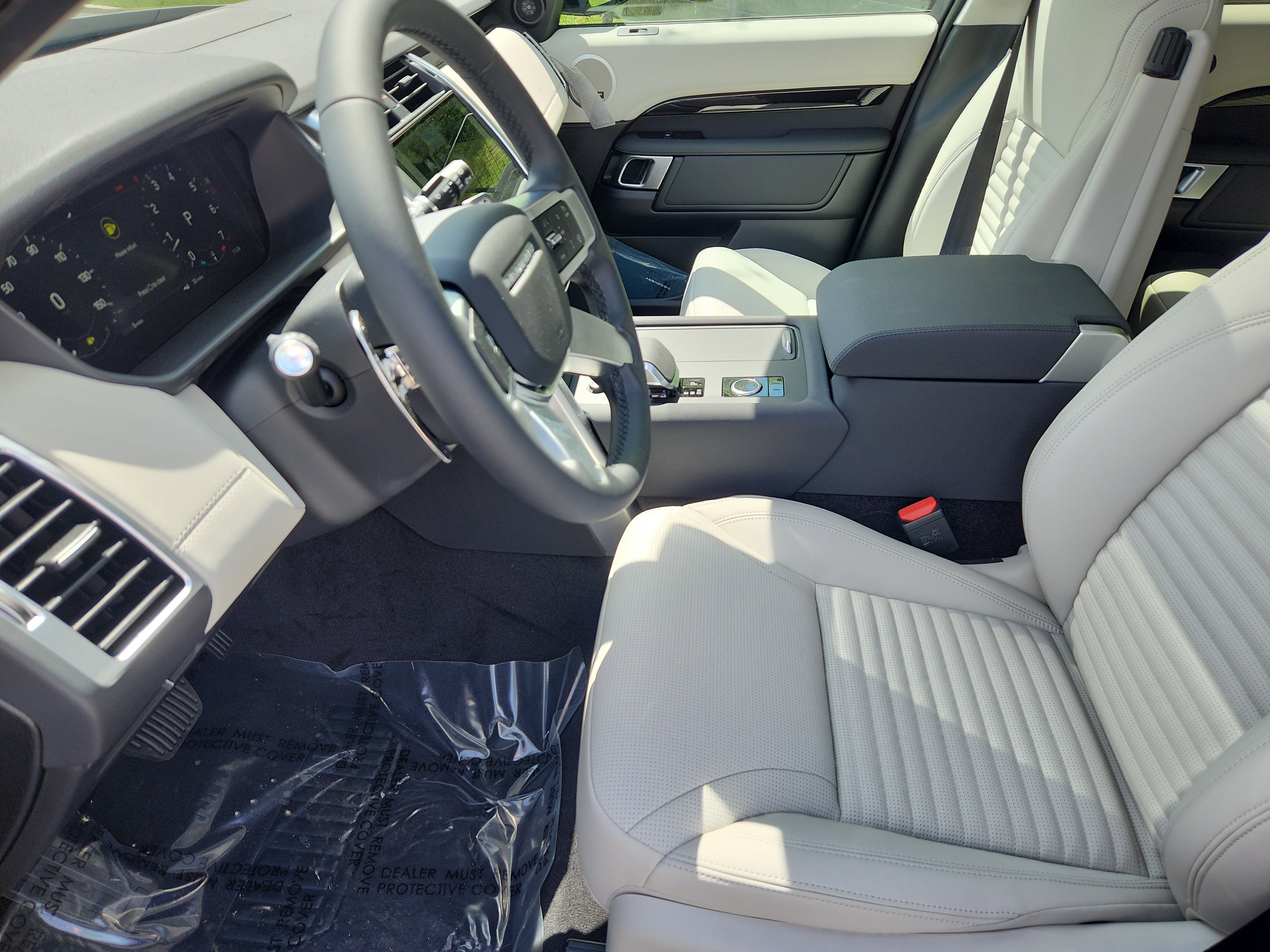 New 2025 Land Rover Discovery S image 23