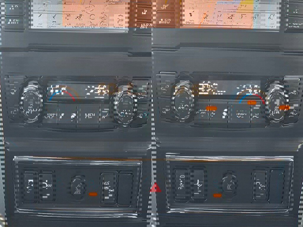 Used 2019 Nissan Titan SV w/ SV Convenience Package image 13