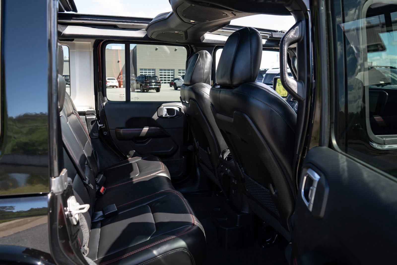 Used 2024 Jeep Wrangler Unlimited Rubicon AWD/4WD image 21