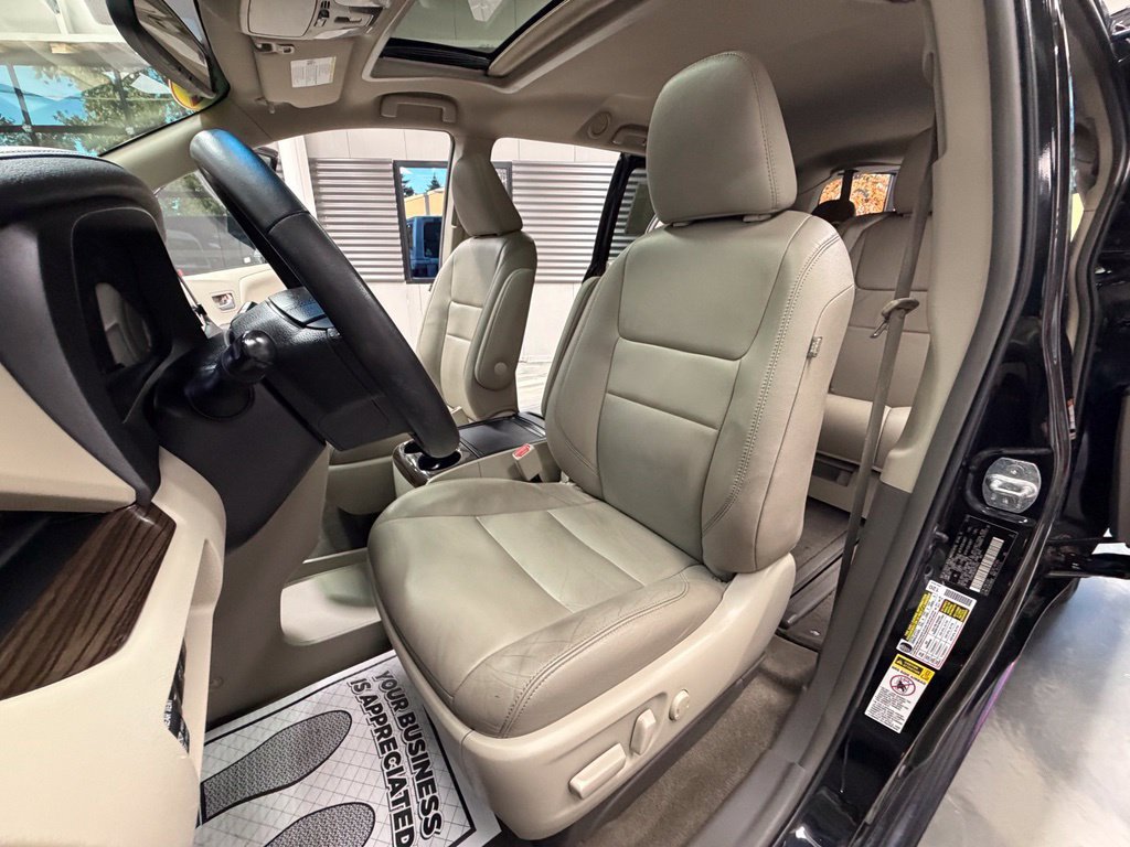 Used 2016 Toyota Sienna XLE w/ XLE Navigation Package FWD image 10