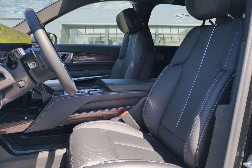 New 2026 Cadillac Vistiq Luxury w/ LPO, Floor Liner Package AWD/4WD image 12