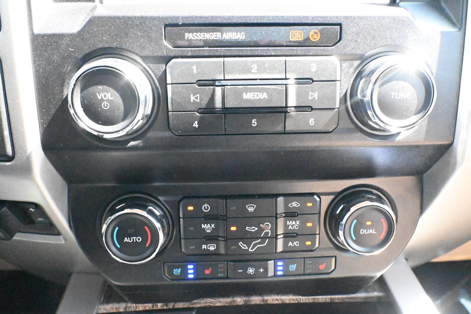 Used 2019 Ford F250 Lariat w/ Lariat Ultimate Package AWD/4WD image 21
