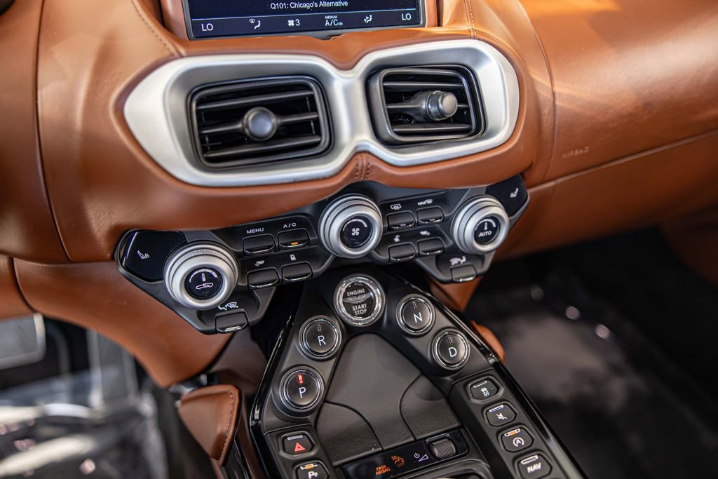 Used 2019 Aston Martin V8 Vantage Coupe image 25