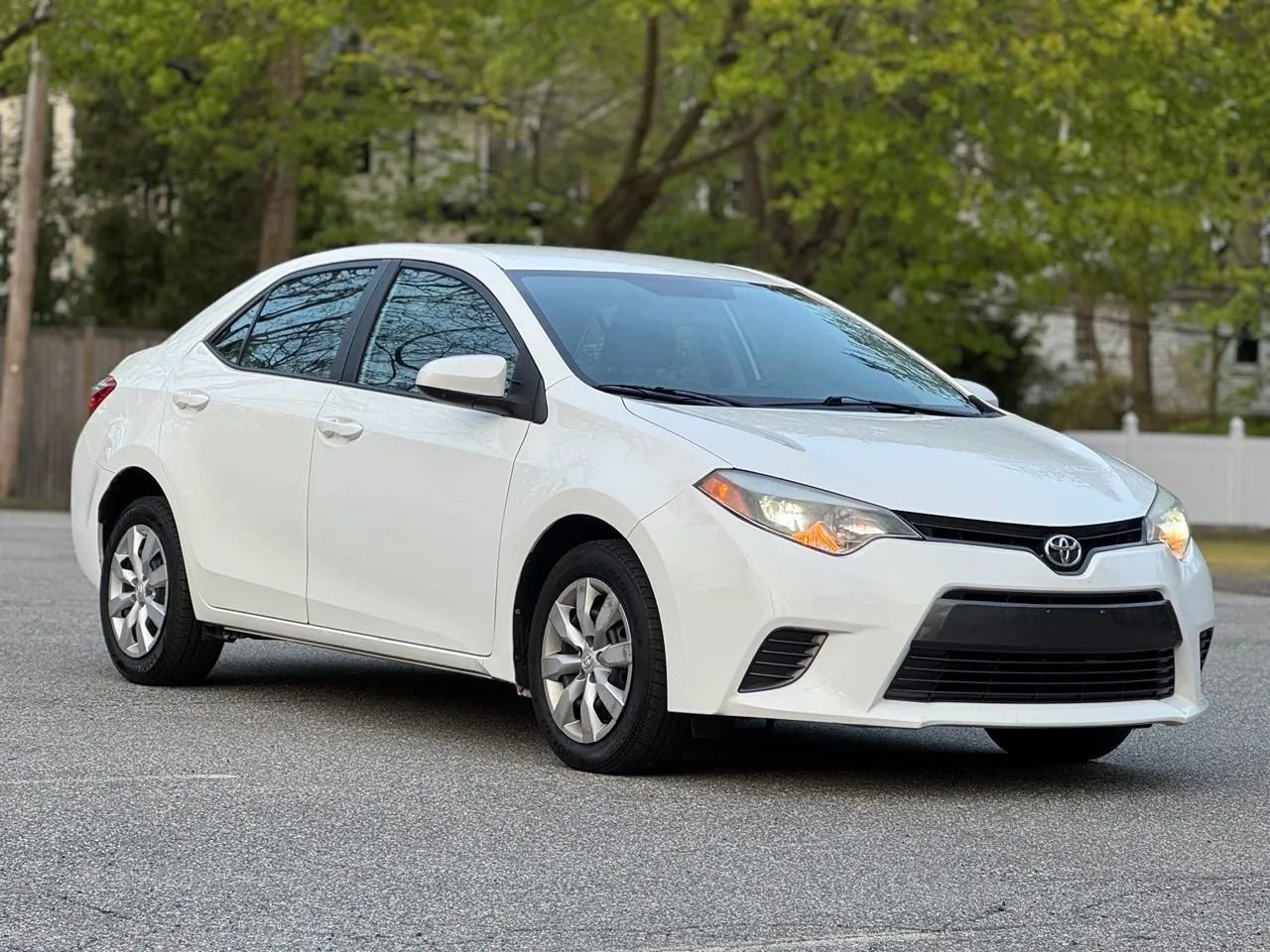 Used 2016 Toyota Corolla LE FWD image 2