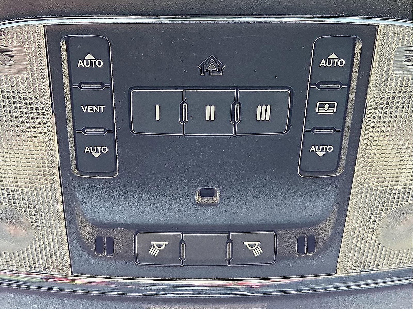 Used 2023 Chrysler 300 S image 21