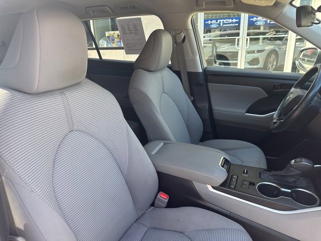 Used 2021 Toyota Highlander LE image 17