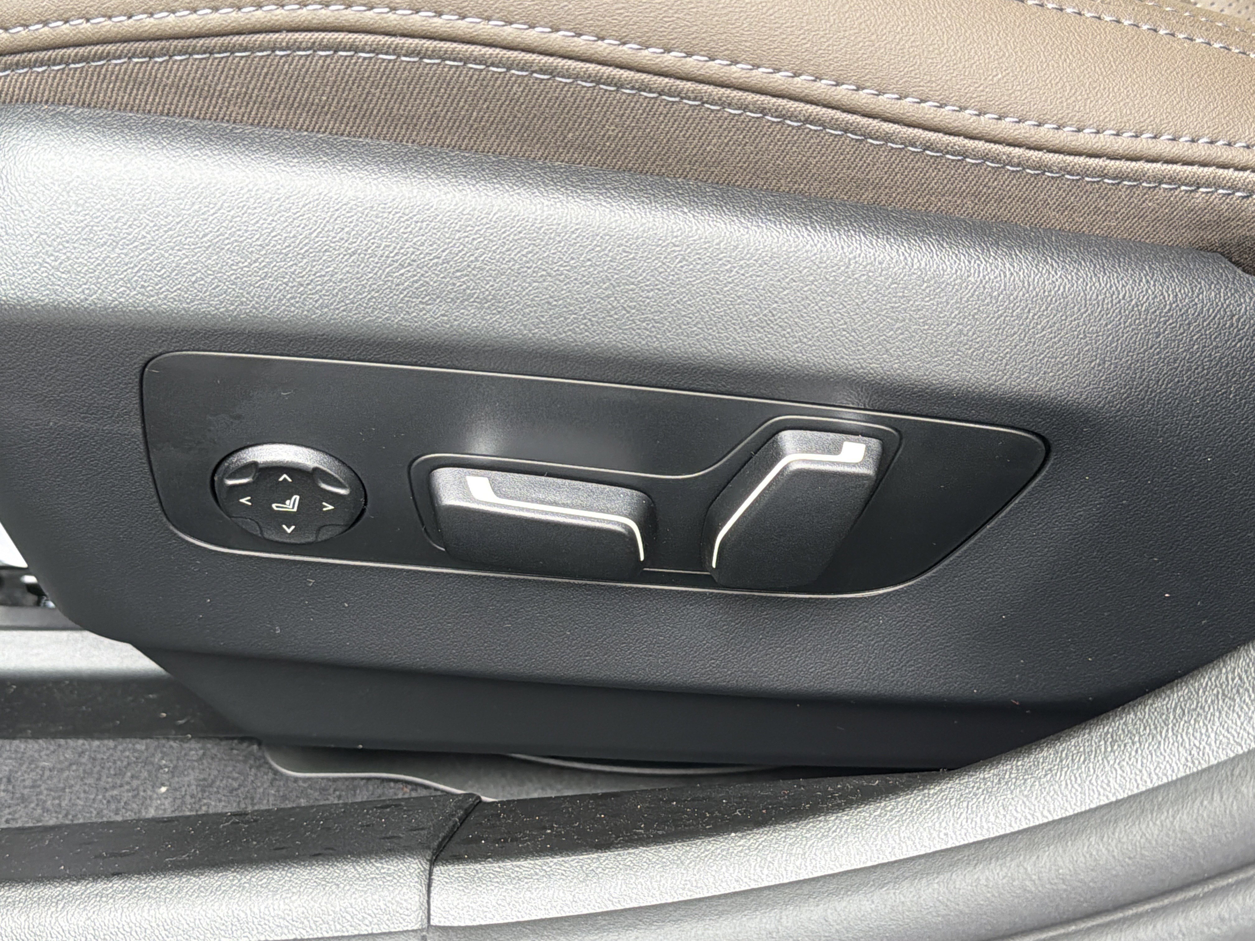 New 2026 BMW 530i w/ Convenience Package image 18