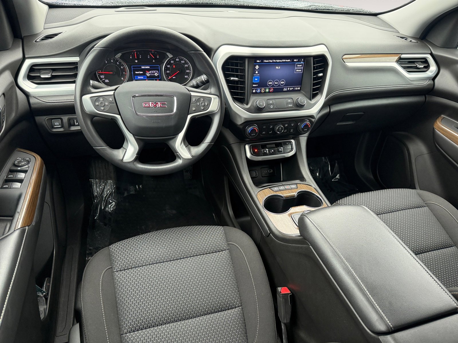 Used 2023 GMC Acadia SLE image 15