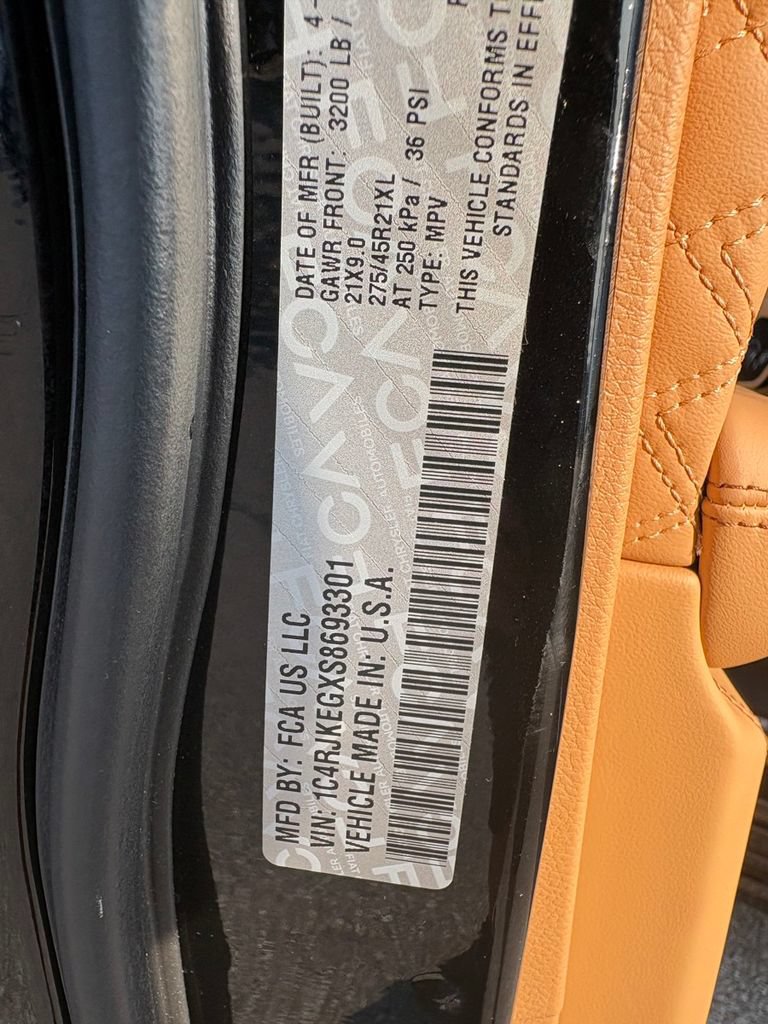 Used 2025 Jeep Grand Cherokee L Summit AWD/4WD image 27